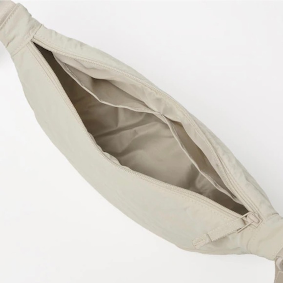 UNIQLO Round Mini Shoulder Bag (nylon) - unisex - Picture 7 of 10
